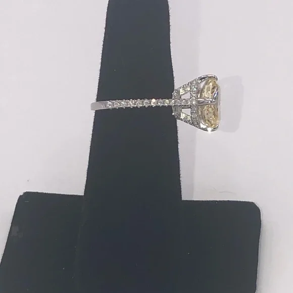 2.5ct Canary Radiant Cut Ring - Picture 9 of 17